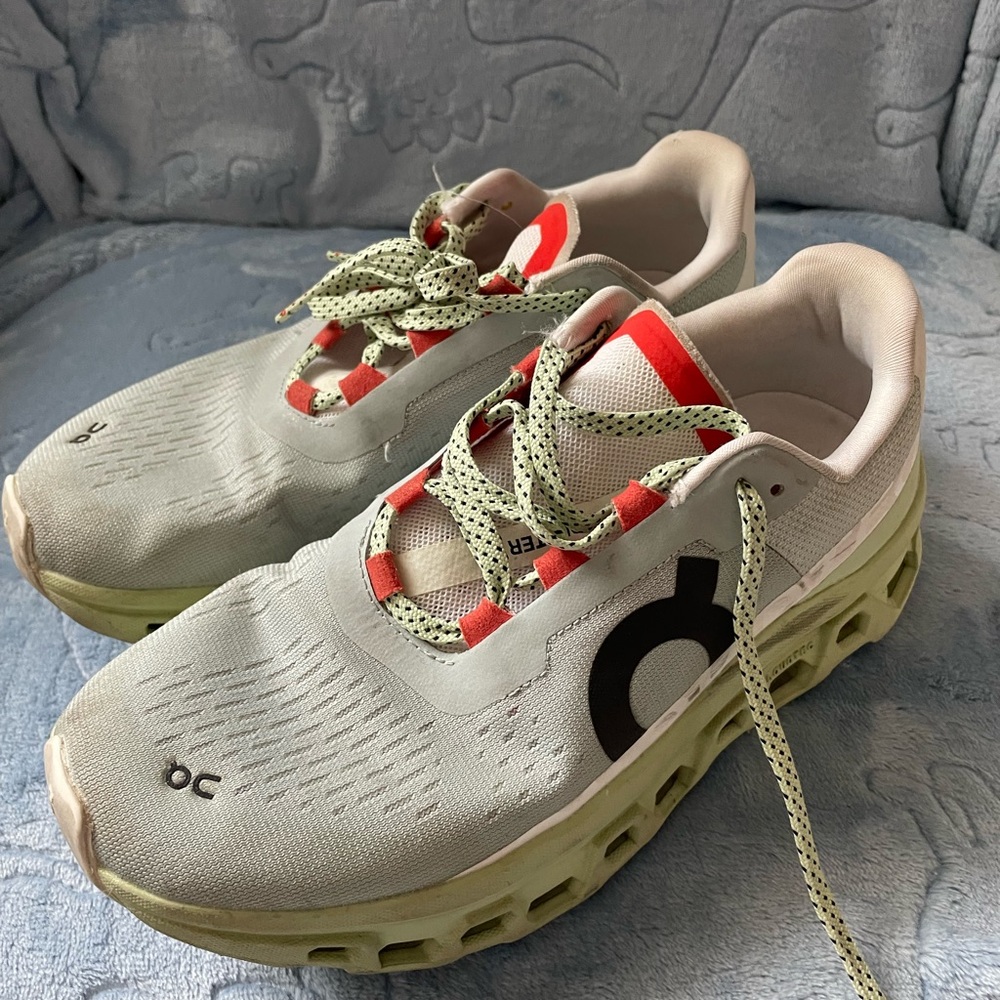 On Running Cloudstratus Sneakers